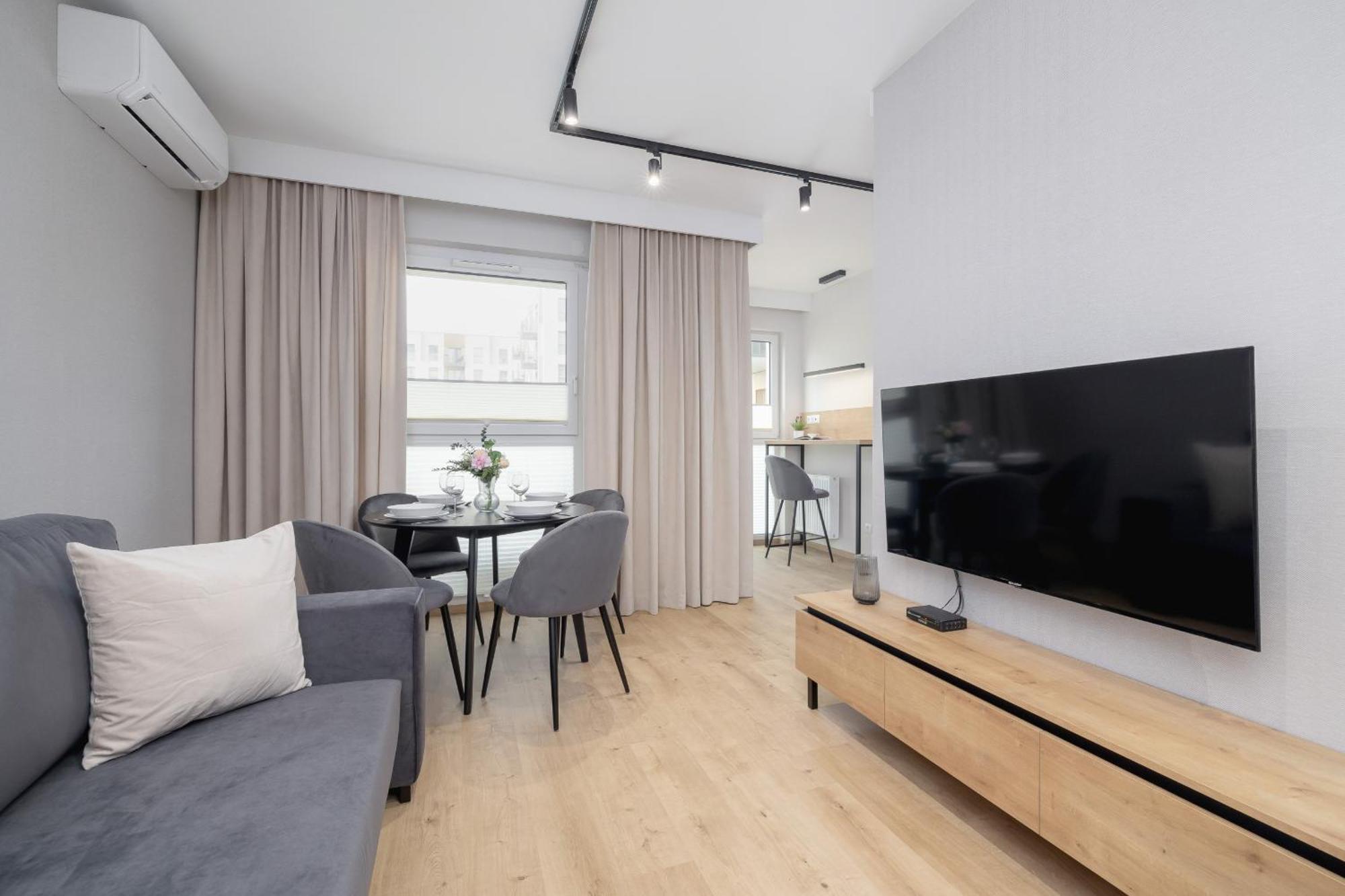 Bright Apartment In Krakow With Garden, Air Conditioning, Parking And Desk By Renters Prestige Buitenkant foto
