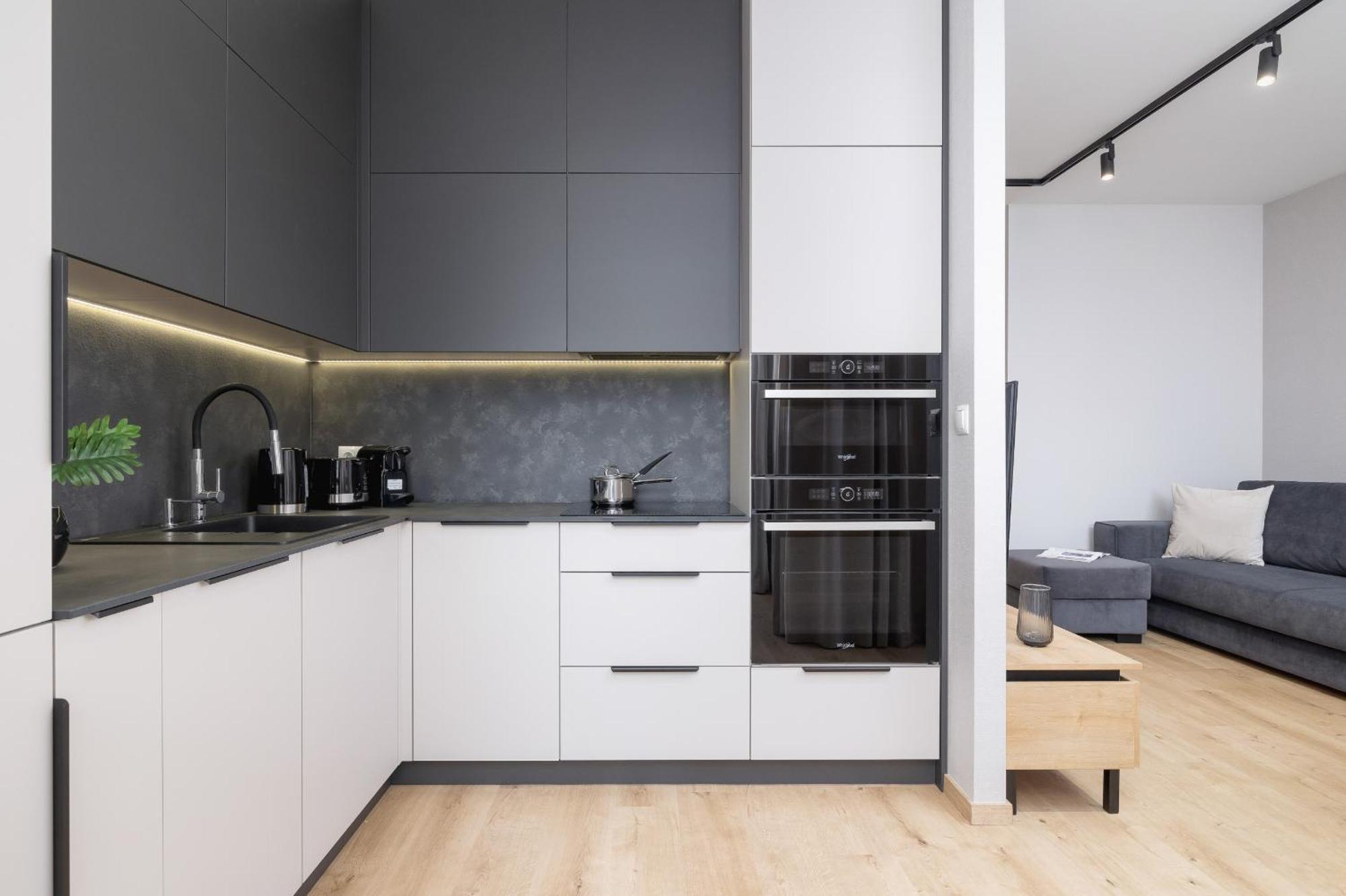 Bright Apartment In Krakow With Garden, Air Conditioning, Parking And Desk By Renters Prestige Buitenkant foto