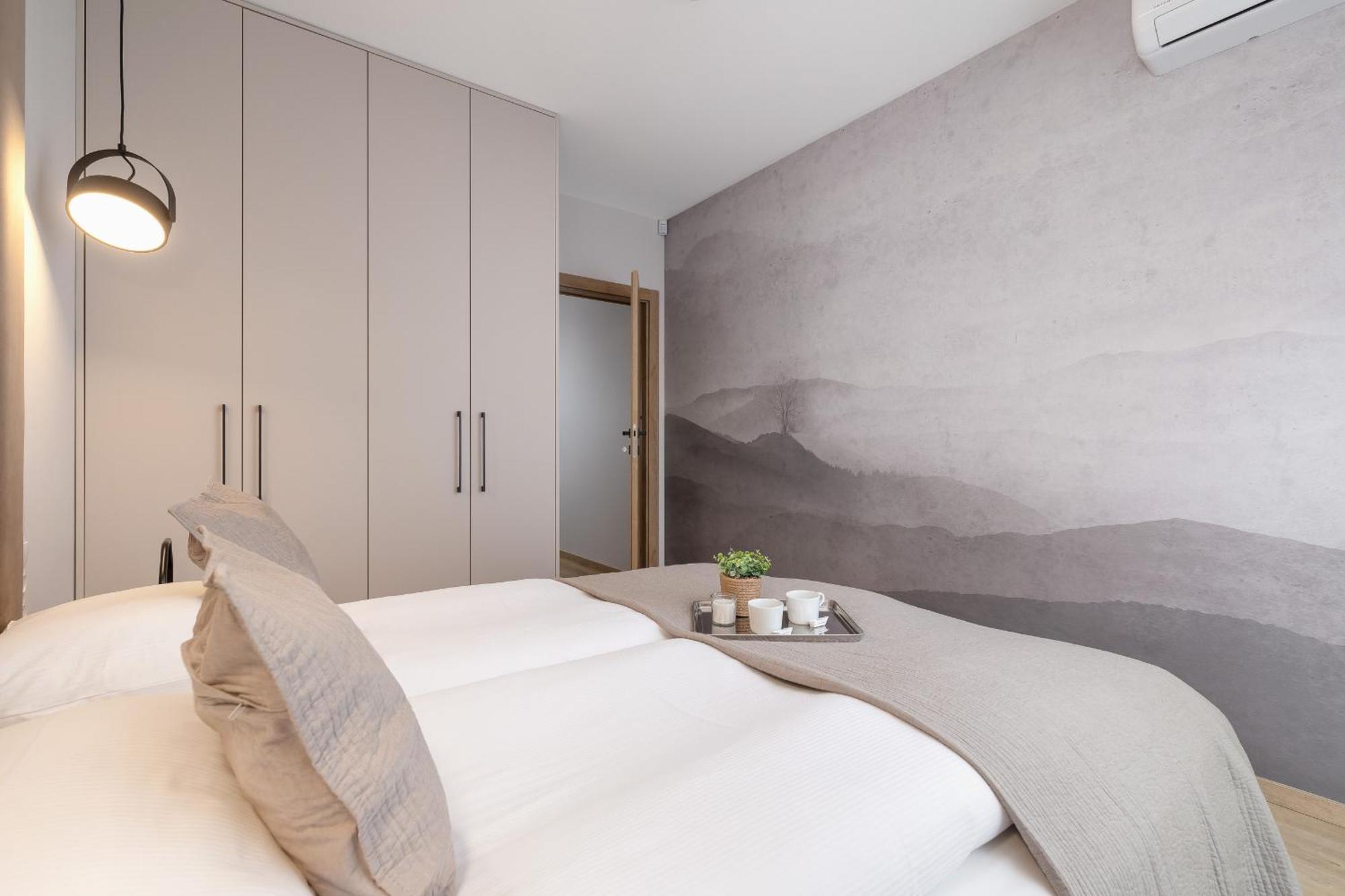 Bright Apartment In Krakow With Garden, Air Conditioning, Parking And Desk By Renters Prestige Buitenkant foto