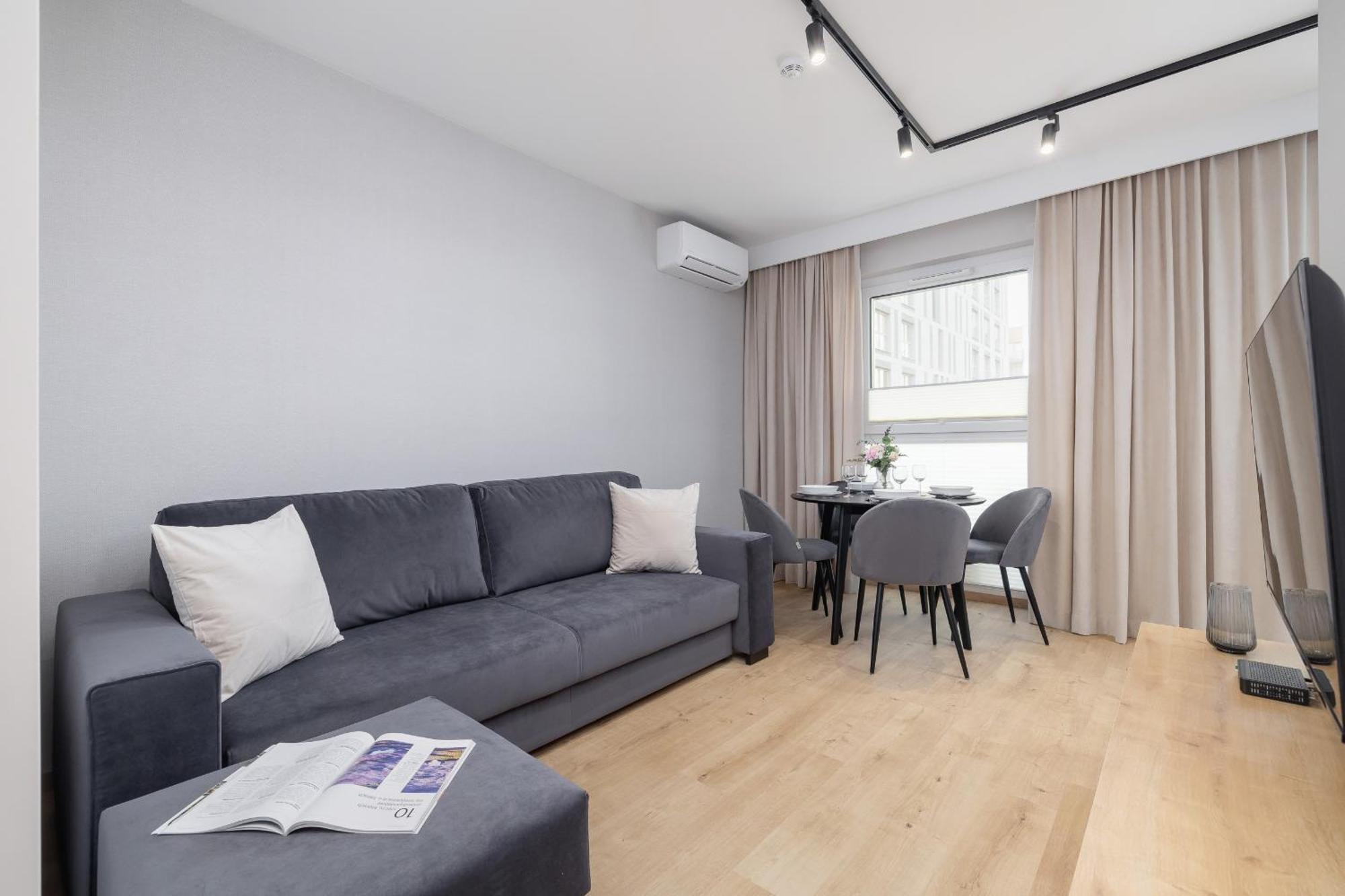 Bright Apartment In Krakow With Garden, Air Conditioning, Parking And Desk By Renters Prestige Buitenkant foto