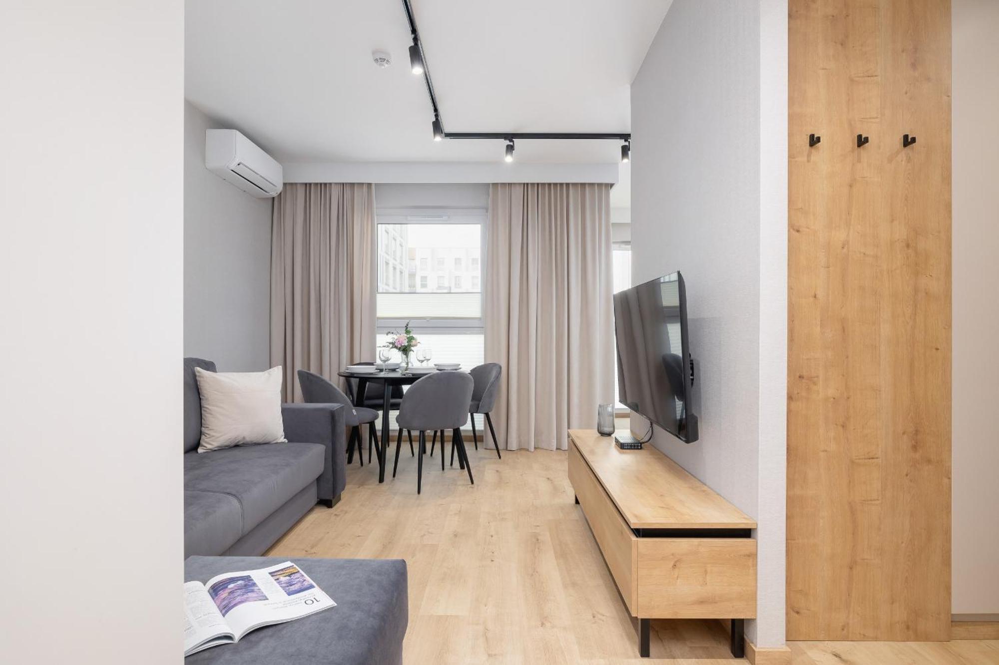 Bright Apartment In Krakow With Garden, Air Conditioning, Parking And Desk By Renters Prestige Buitenkant foto