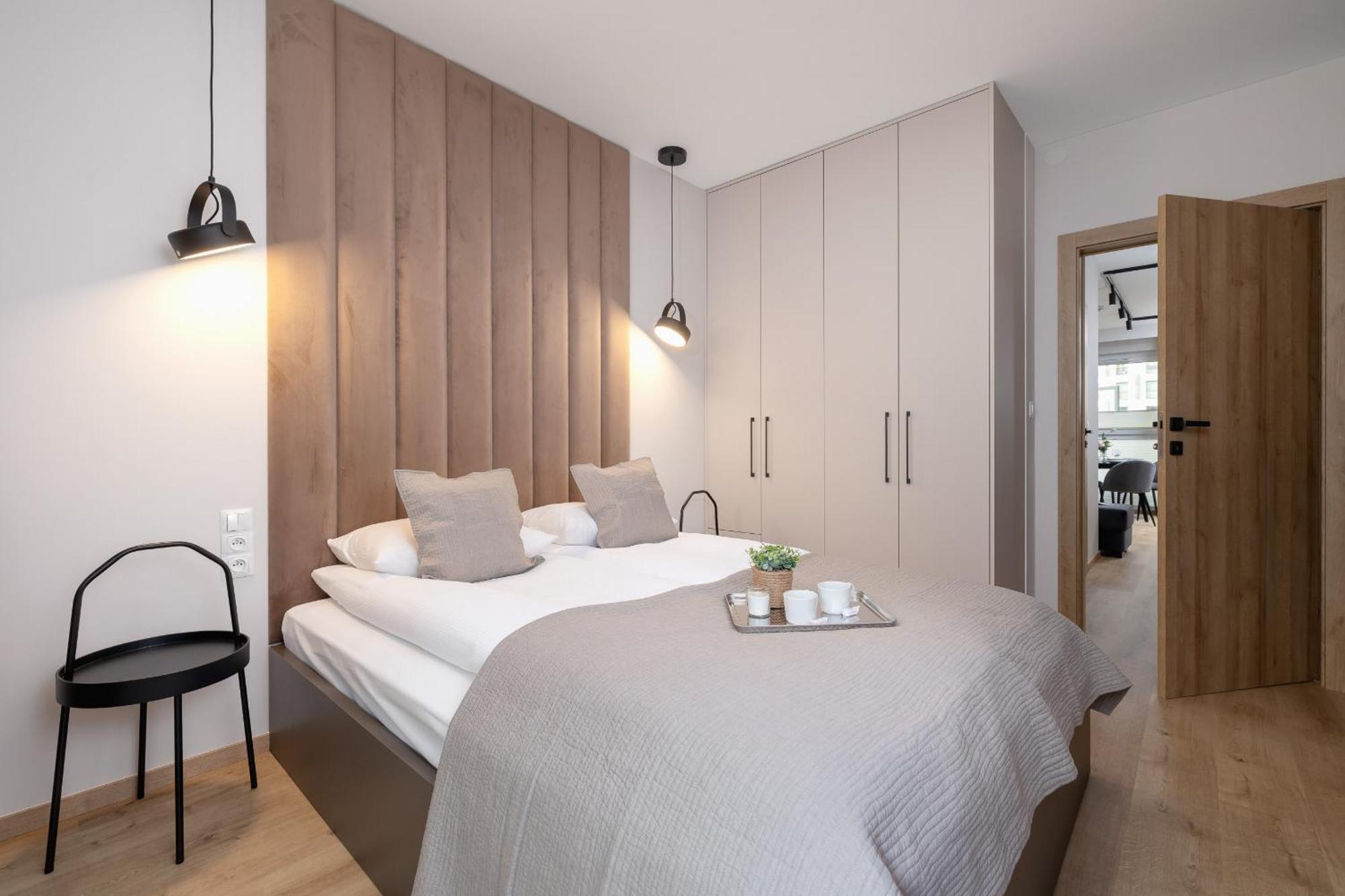 Bright Apartment In Krakow With Garden, Air Conditioning, Parking And Desk By Renters Prestige Buitenkant foto