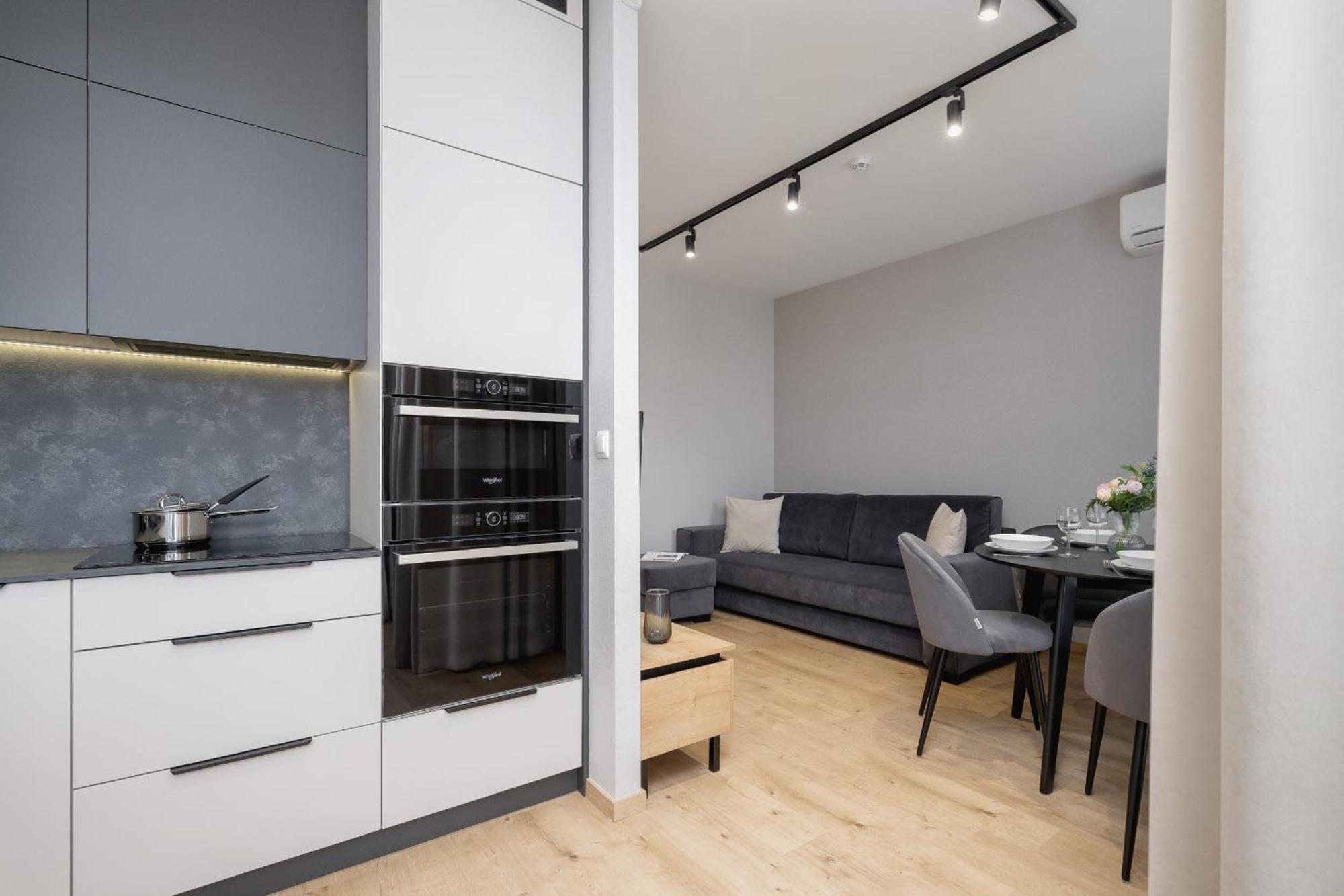 Bright Apartment In Krakow With Garden, Air Conditioning, Parking And Desk By Renters Prestige Buitenkant foto