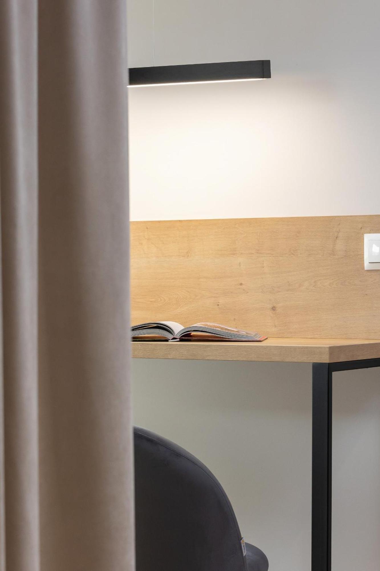 Bright Apartment In Krakow With Garden, Air Conditioning, Parking And Desk By Renters Prestige Buitenkant foto