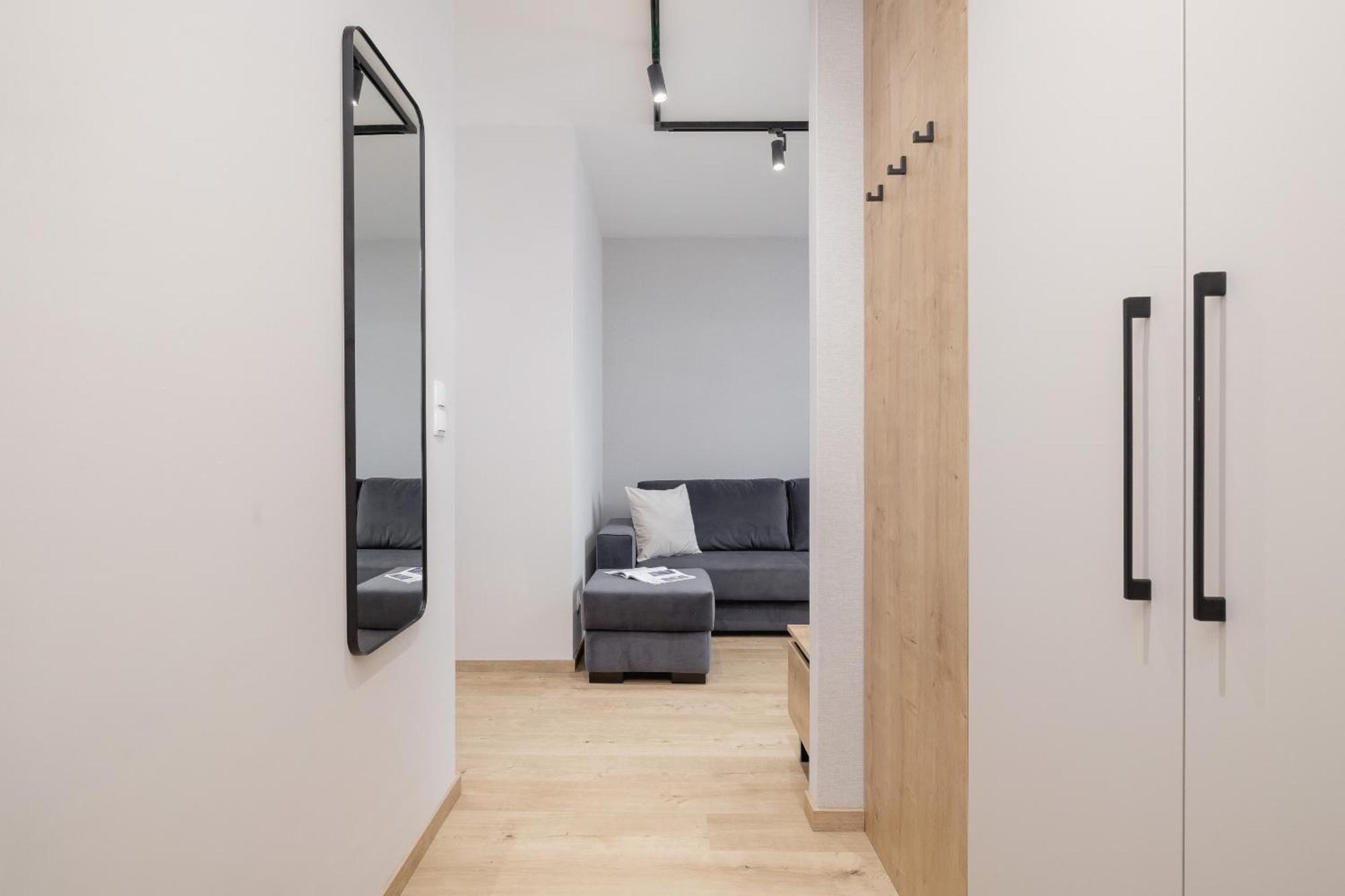 Bright Apartment In Krakow With Garden, Air Conditioning, Parking And Desk By Renters Prestige Buitenkant foto