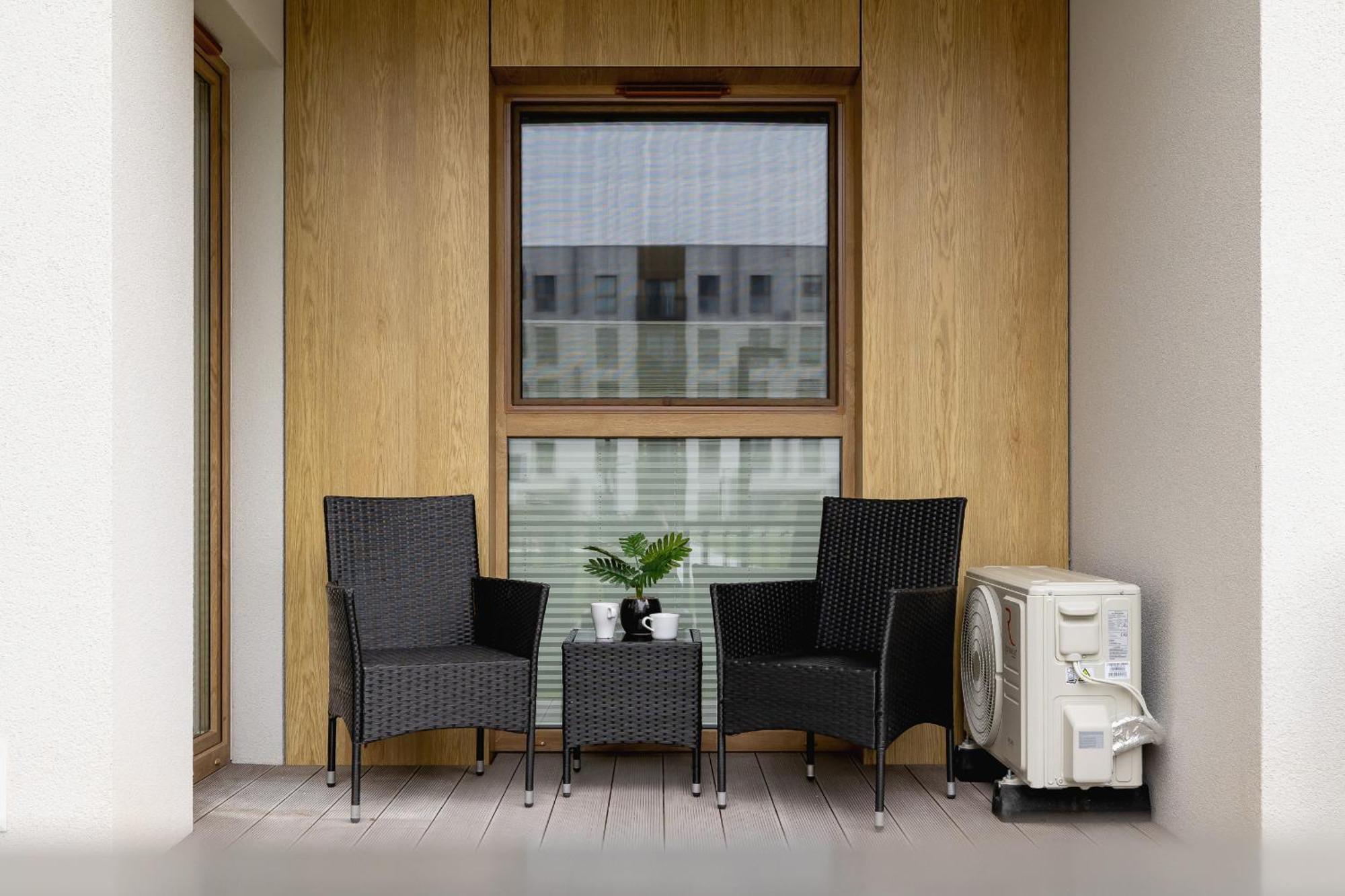 Bright Apartment In Krakow With Garden, Air Conditioning, Parking And Desk By Renters Prestige Buitenkant foto