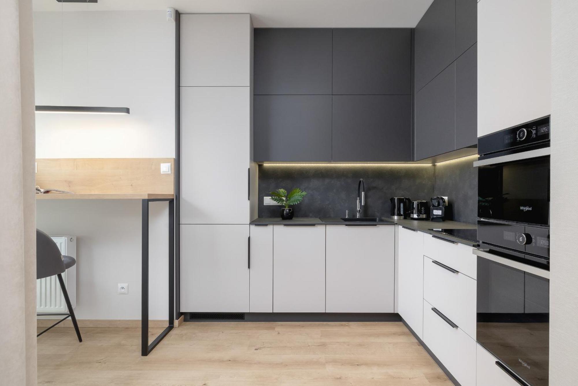 Bright Apartment In Krakow With Garden, Air Conditioning, Parking And Desk By Renters Prestige Buitenkant foto