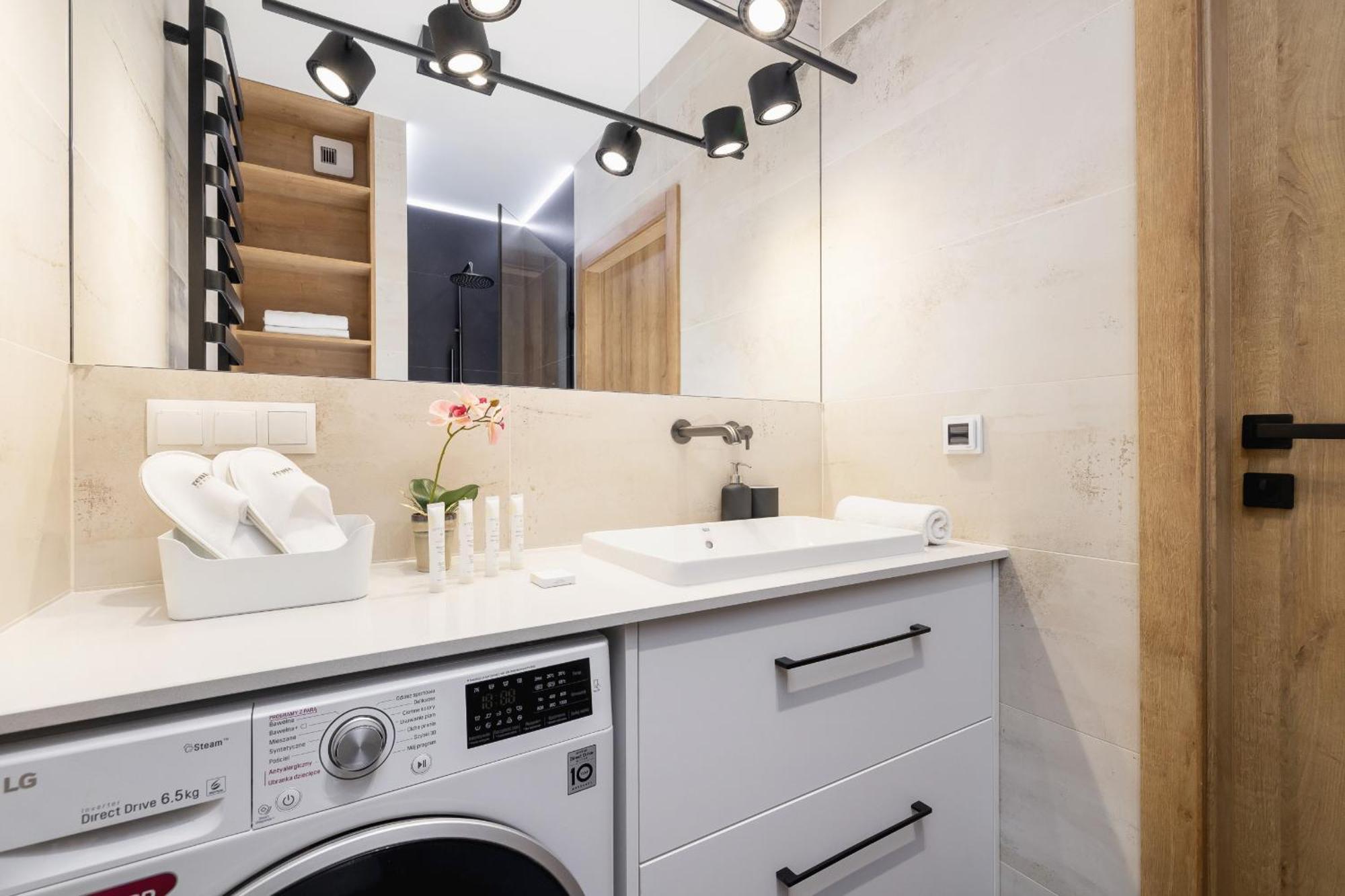 Bright Apartment In Krakow With Garden, Air Conditioning, Parking And Desk By Renters Prestige Buitenkant foto
