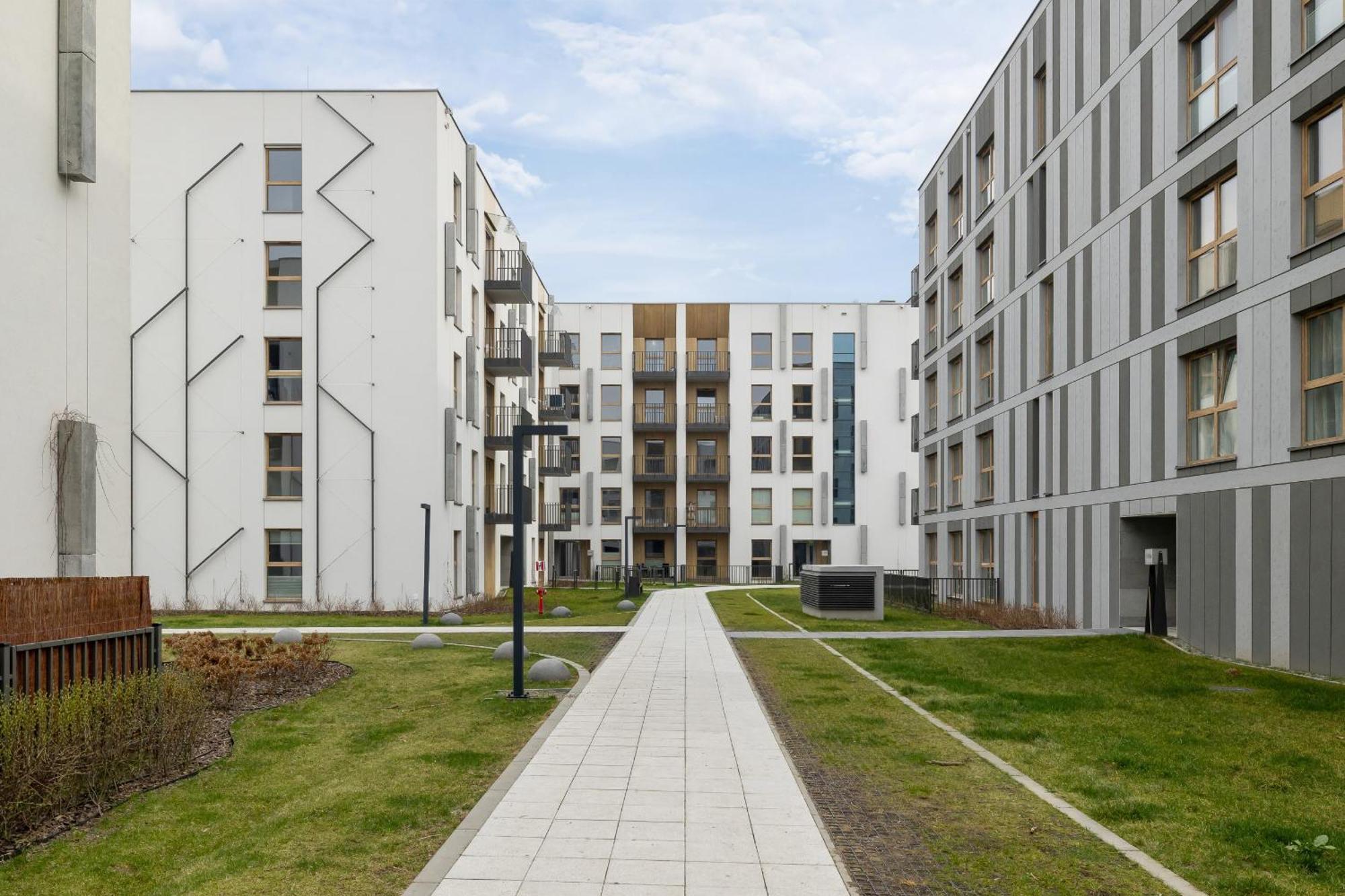 Bright Apartment In Krakow With Garden, Air Conditioning, Parking And Desk By Renters Prestige Buitenkant foto